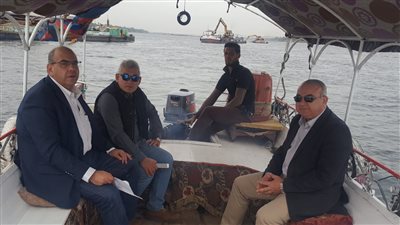 مساعد وزير النقل يتفقد المجرى الملاحي بين الأقصر وأسوان 
