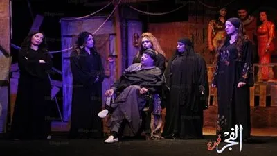 عرض مسرحي عن تاريخ دورات مهرجان نقابة المهن التمثيلية في حفله الختامي (صور)