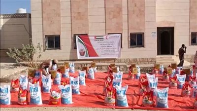 الهلال الأحمر الإماراتي يغيث أهالي يبعث في حضرموت  