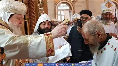 سيامة كاهنين وقمص جدد لإيبارشية سوهاج (صور) 