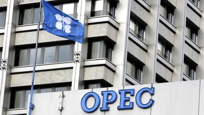 أستاذ طاقة يكشف الأسباب الخفية وراء انسحاب قطر من 