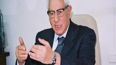 مكرم محمد عن وقف بث 