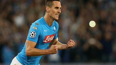 مهاجم نابولي يتوعد ليفربول