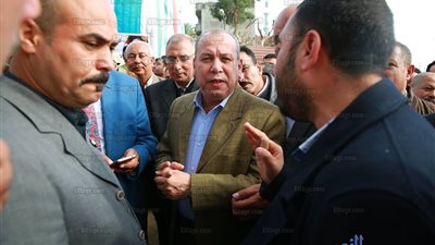 محافظ كفرالشيخ  يلتقي أهالي الجزيرة الخضراء ويكلف بحل مشاكلهم