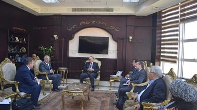 محافظ البحر الأحمر يلتقي ممثل أكبر شركات صناعة السفن الروسية (صور)