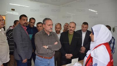 محافظ الإسماعيلية يتابع مبادرة 100 مليون صحة بمدينة القصاصين (صور)