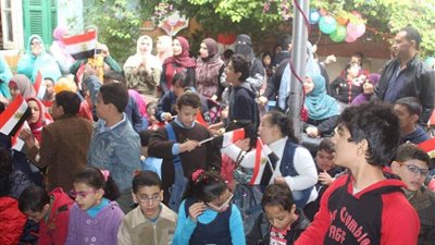 توزيع هدايا وشهادات تقدير لـطلاب الفكرية