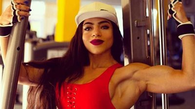 دينا عبد المقصود.. مصرية محترفة وجدت نفسها وسط أصحاب العضلات