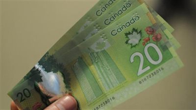 سعر الدولار الكندي يسجل أدنى مستوى في 6 أشهر