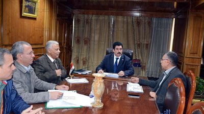 محافظ القليوبية يشدد على الانتهاء من مشاريع الخطة الاستثمارية في المدة الزمنية المحددة (صور)