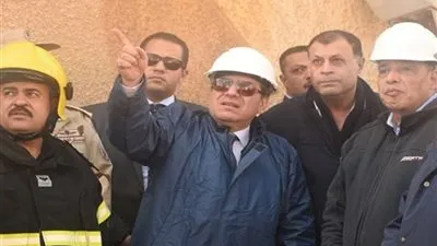 وزير البترول يصل إلى موقع حريق مستودع شركة الإسكندرية 