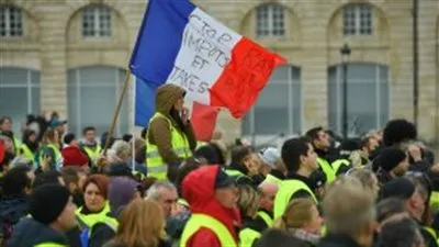 وزير المالية الفرنسي: نواجه خطر بعد احتجاجات 