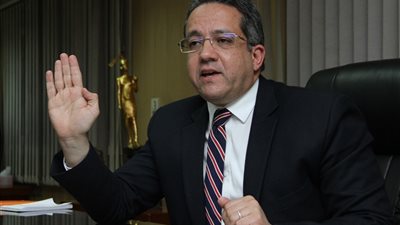 عاجل.. قرار هام لوزير الأثار بشأن فيديو الأهرامات الإباحي