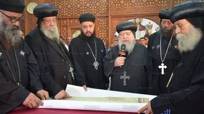 تجليس نيافة الأنبا إسحق على كرسي إيبارشية طما (صور)