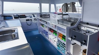 عاجل.. الإمارات تطلق أول متجر بحري في دبي (صور)