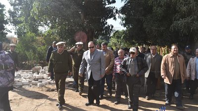 إزالة 24 حالة تعد على الأراضي الزراعية بقرية 