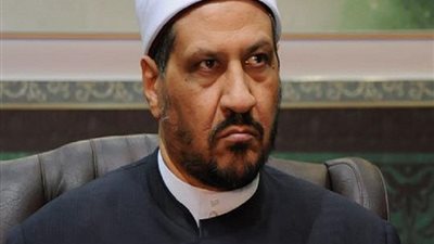 تعرف على حكم الإيماء بالرأس أو الإشارة أثناء الصلاة