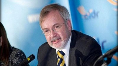 رئيس بنك الاستثمار الأوروبي يبرم عدة اتفاقيات على هامش منتدى 