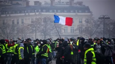 متظاهرو السترات الصفراء يطالبون برفع الأجور وزيادة رواتب التقاعد