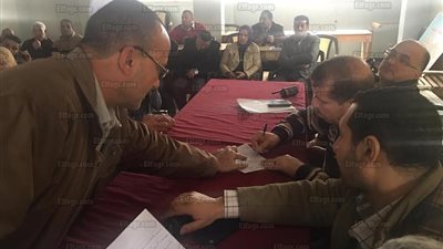 رئيس مدينة بيلا يلتقي الأهالي للاستماع لمشاكلهم (صور) 