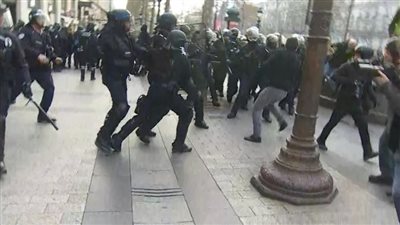 عاجل.. فرنسا: احتجاز ألف متظاهر ووضع 720 قيد الحبس الاحتياطي