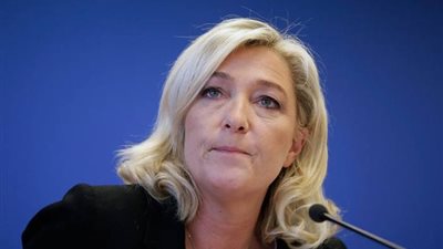 زعيمة اليمين تدعو ماكرون للاستجابة لـ