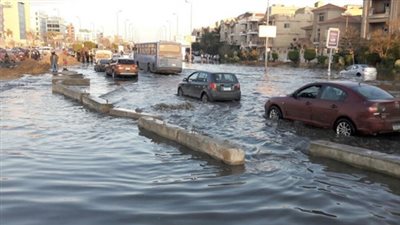 بسبب كسر ماسورة مياه.. كثافات مرورية في منطقة كوبري التجنيد بحلمية الزيتون