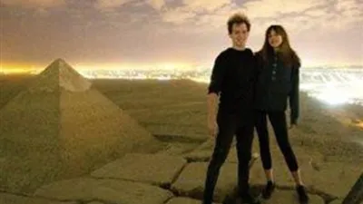 وزير الآثار: حقيقة الصورة الإباحية فوق الهرم 