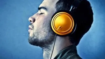 حكم سماع القرآن أثناء العمل