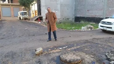 رئيس مطوبس يبدي استياءه من عدم مطابقة غرف الصرف وصفايات المطر للمواصفات 