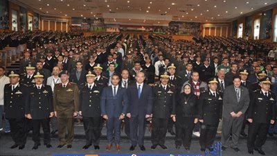 طلاب 23 جامعة يقضون يوما كاملا مع طلبة الكلية الحربية (صور)