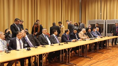 الوفد الحكومي اليمني يلتقي سفراء دول الدائمة العضوية في السويد