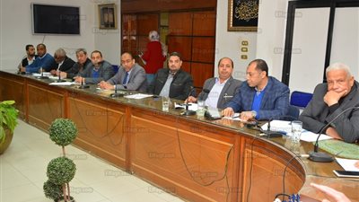 تفاصيل اجتماع محافظ سوهاج بمجلس إدارة المناطق الصناعية (صور)