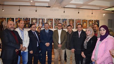 القائم بعمل رئيس جامعة بنها يبحث مع فريق الجودة إجراءات الاعتماد لكلية الآداب (صور)