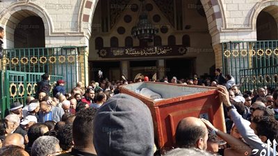  العشرات يشيعون جثمان أحمد السيد إلى مثواه الأخير (صور)