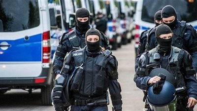 ألمانيا: التحقيق مع رجال شرطة بتهمة إثارة الفتن
