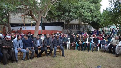 محافظ السويس يحتفل مع رواد نادي الربيع باليوم العالمي للمسنين (صور)