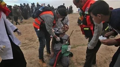إصابة 11 فلسطينياً في مواجهات مع قوات الاحتلال على حدود غزة