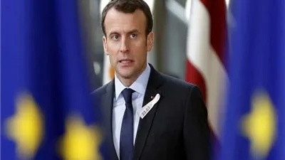 فرنسا.. ماكرون يسترضي 