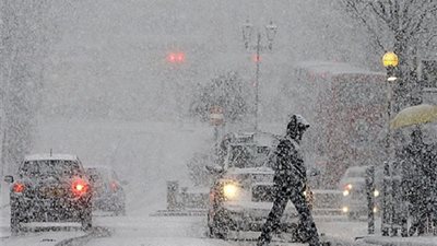 عواصف ثلجية تضرب عدة ولايات أمريكية تتسبب في إلغاء رحلات الطيران وانقطاع الكهرباء