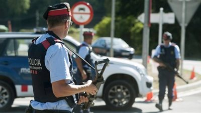 الحكومة الإسبانية تُهدد بإرسال قوات الأمن لإعادة النظام في كتالونيا