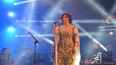 أول تعليق لـ أصالة بشأن اتهامها بالسخرية من فستان رانيا يوسف