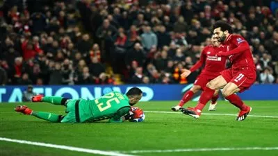 تصريح مفاجئ من أسطورة مانشستر يونايتد عن محمد صلاح