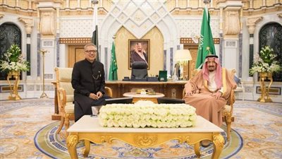 خادم الحرمين يبحث مع الرئيس الباكستاني العلاقات الوثيقة