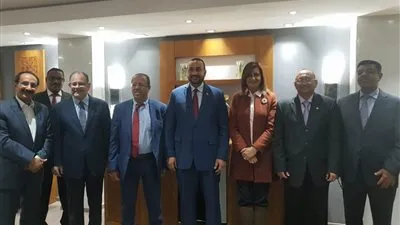 وزيرة الهجرة تلتقي وفد 