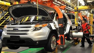 فورد الأمريكية تتجهز لتسريح المئات من العمال.. تعرف على السبب!