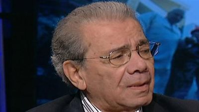 نبيل زكي يحذر من خطر كبير يهدد مصر 