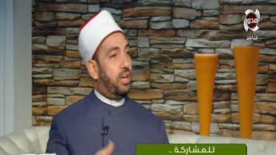 سالم عبدالجليل يحذر من قراءة الصحف والاستماع للأغاني في الحمام 