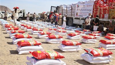الهلال الأحمر الإماراتي يقدم 63 طن مساعدات لأهالي مرخة السفلى في شبوة