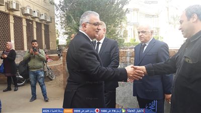 وصول زكي بدر وعلاء ثابت لجنازة إبراهيم سعدة بمسجد عمر مكرم (صور)